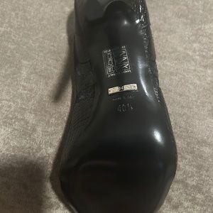 GUCCI LOGO PYTHON-EMBOSSED LEATHER & MESH PUMP